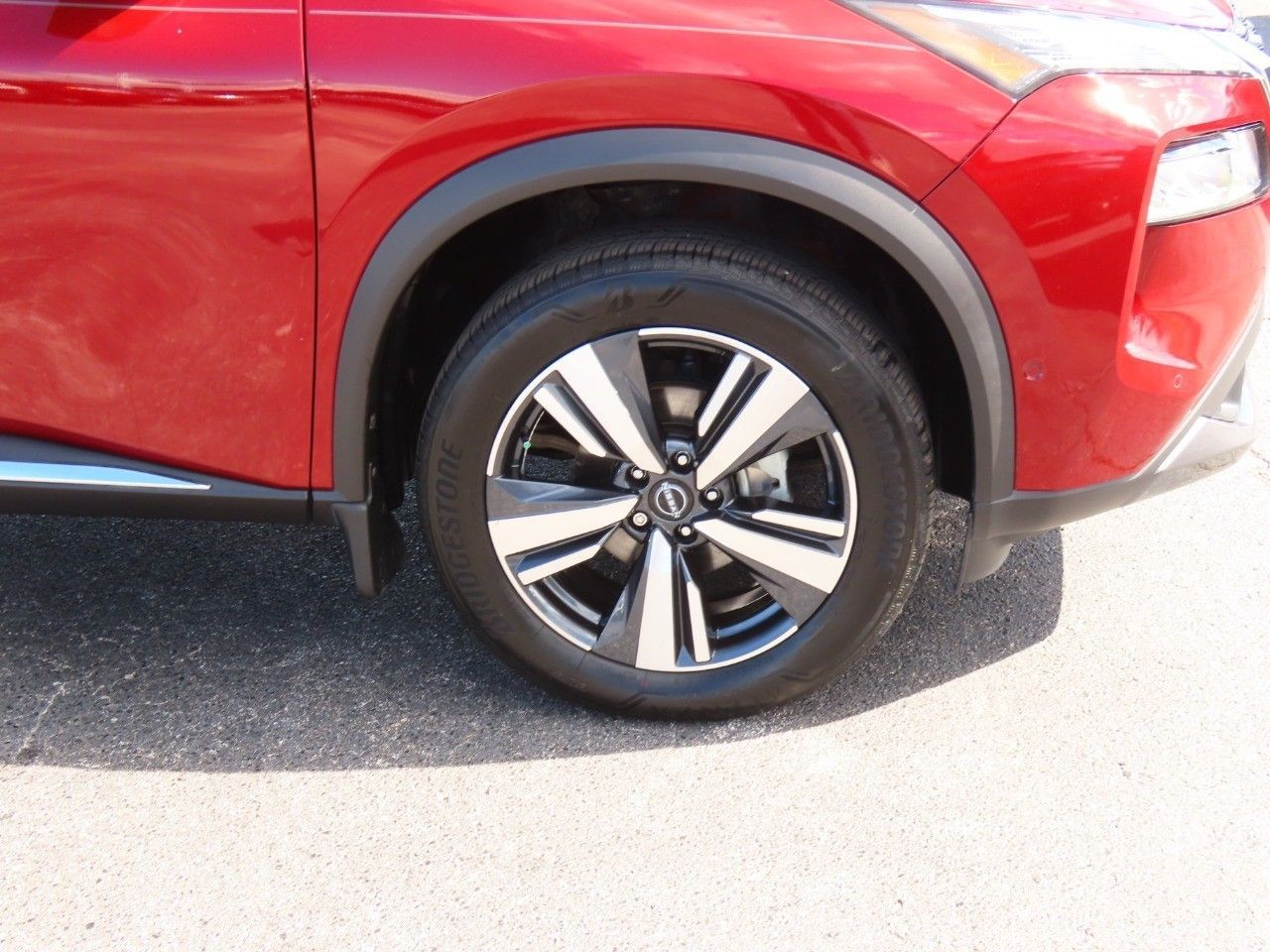 2023 Nissan Rogue SL photo 2