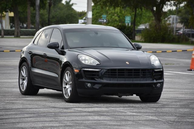 2016 Porsche Macan S