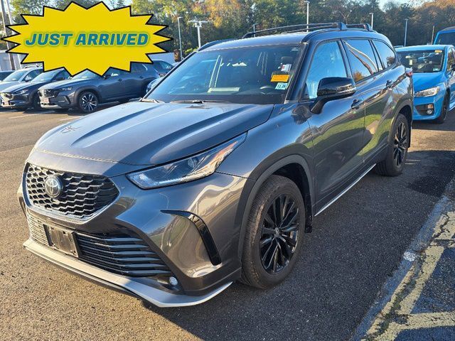 Used 2023 Toyota Highlander