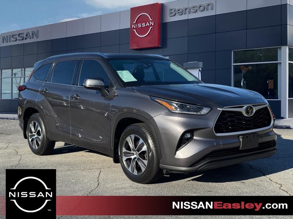 Used 2021 Toyota Highlander