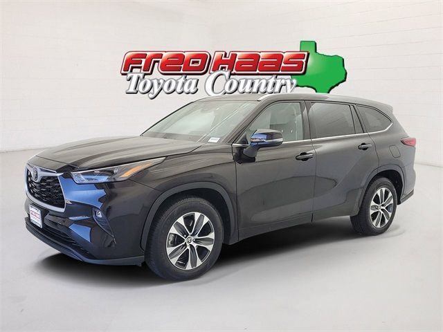 Used 2022 Toyota Highlander