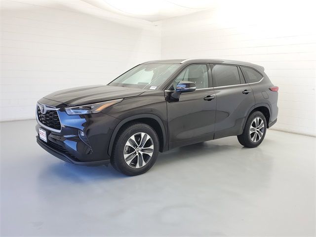 Used 2022 Toyota Highlander