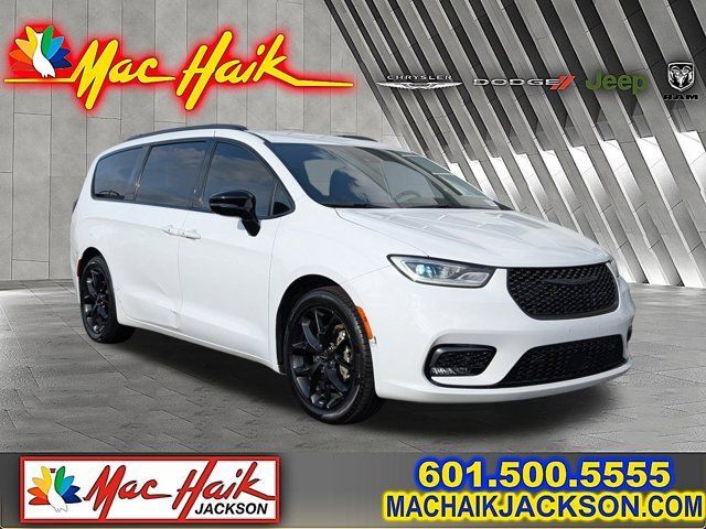 Used 2024 Chrysler Pacifica