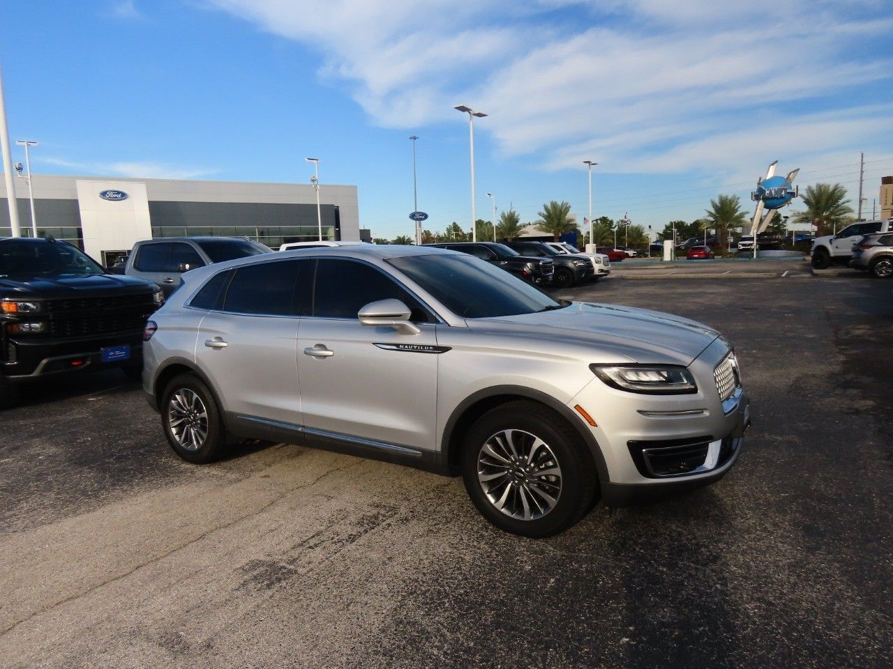 2019 Lincoln Nautilus Select photo 3