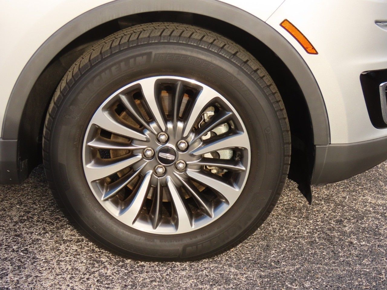 2019 Lincoln Nautilus Select photo 4