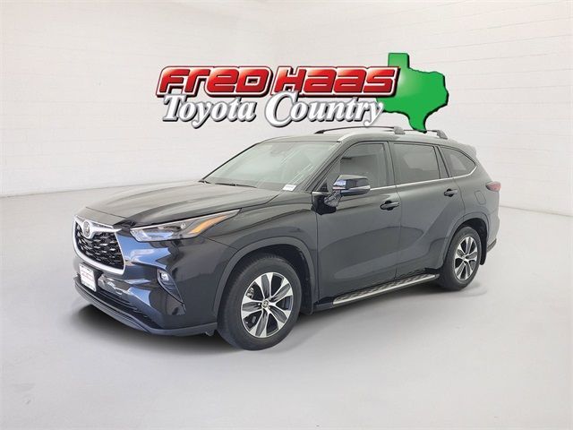 Used 2024 Toyota Highlander