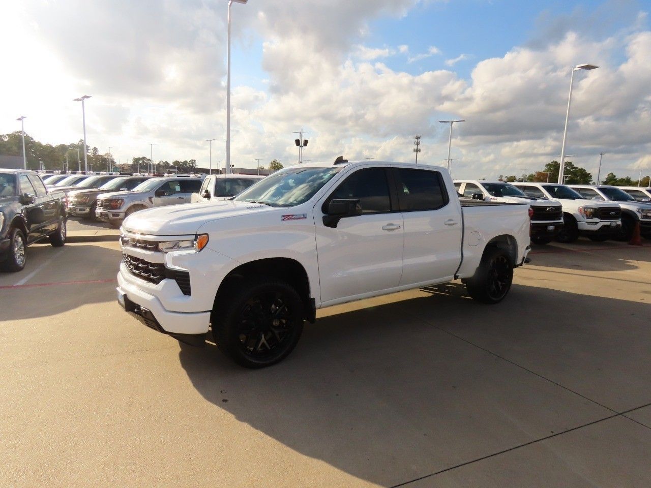 2023 Chevrolet Silverado 1500 RST photo 2