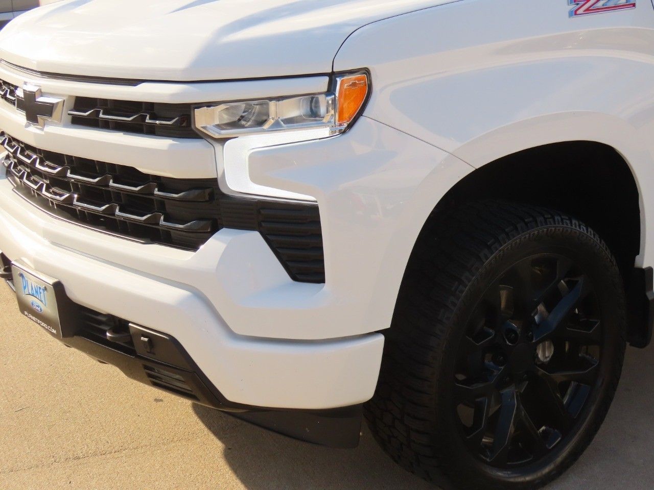 2023 Chevrolet Silverado 1500 RST photo 3