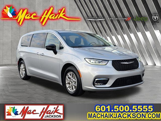 Used 2024 Chrysler Pacifica