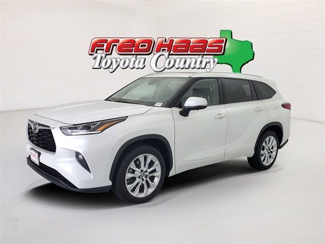 Used 2023 Toyota Highlander