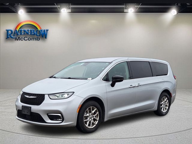 Used 2024 Chrysler Pacifica