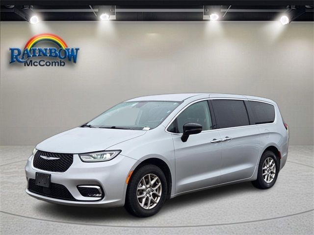 Used 2024 Chrysler Pacifica