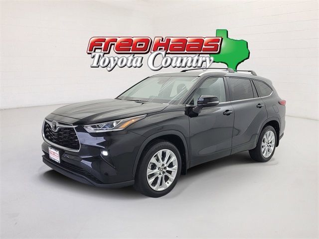Used 2023 Toyota Highlander