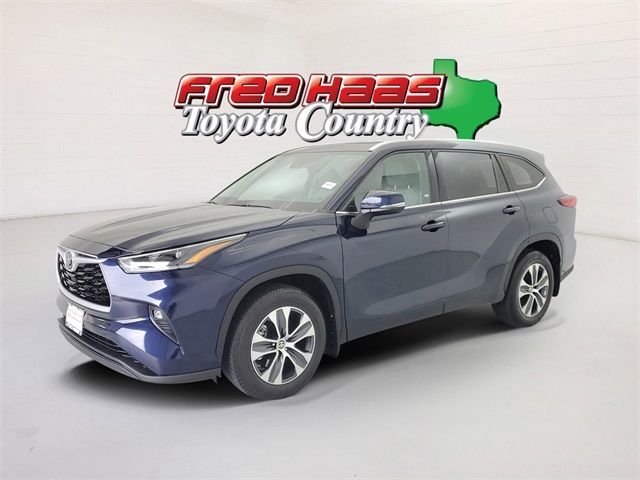 Used 2021 Toyota Highlander
