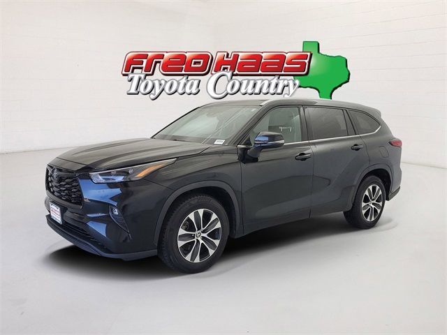 Used 2022 Toyota Highlander