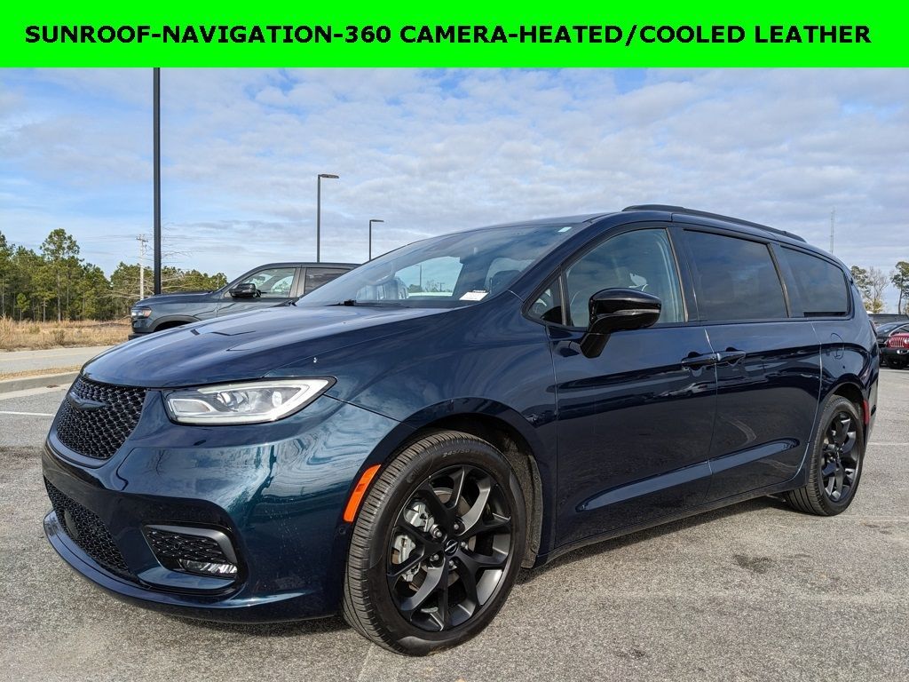 Used 2024 Chrysler Pacifica