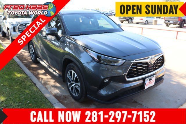 Used 2023 Toyota Highlander