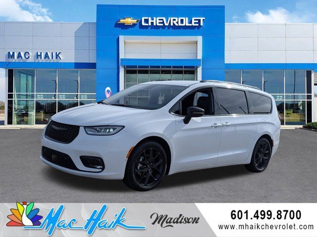 Used 2024 Chrysler Pacifica