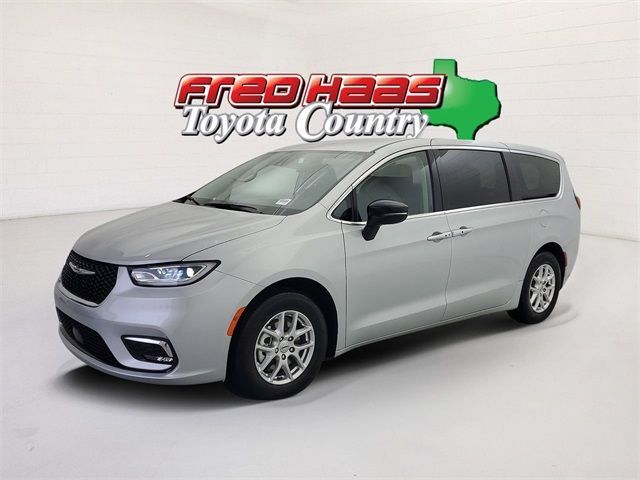 Used 2024 Chrysler Pacifica
