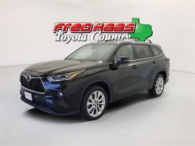 Used 2024 Toyota Highlander