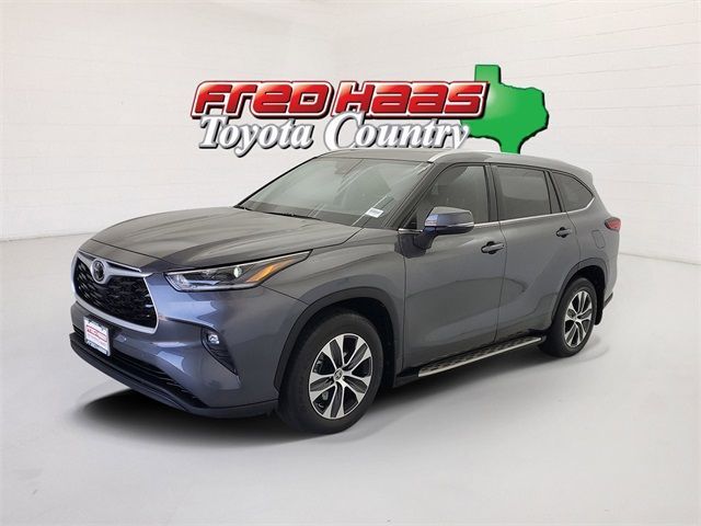 Used 2021 Toyota Highlander