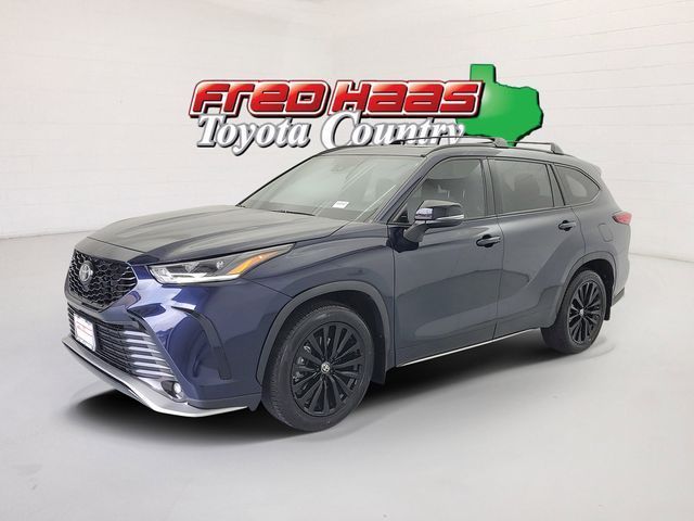Used 2023 Toyota Highlander