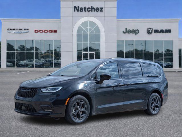 Used 2024 Chrysler Pacifica