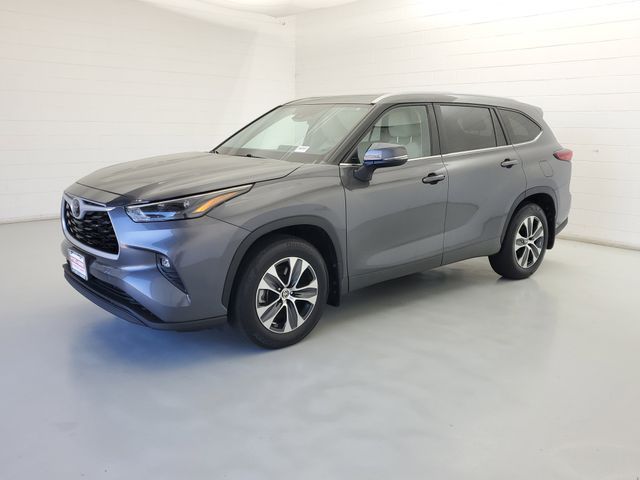 Used 2023 Toyota Highlander