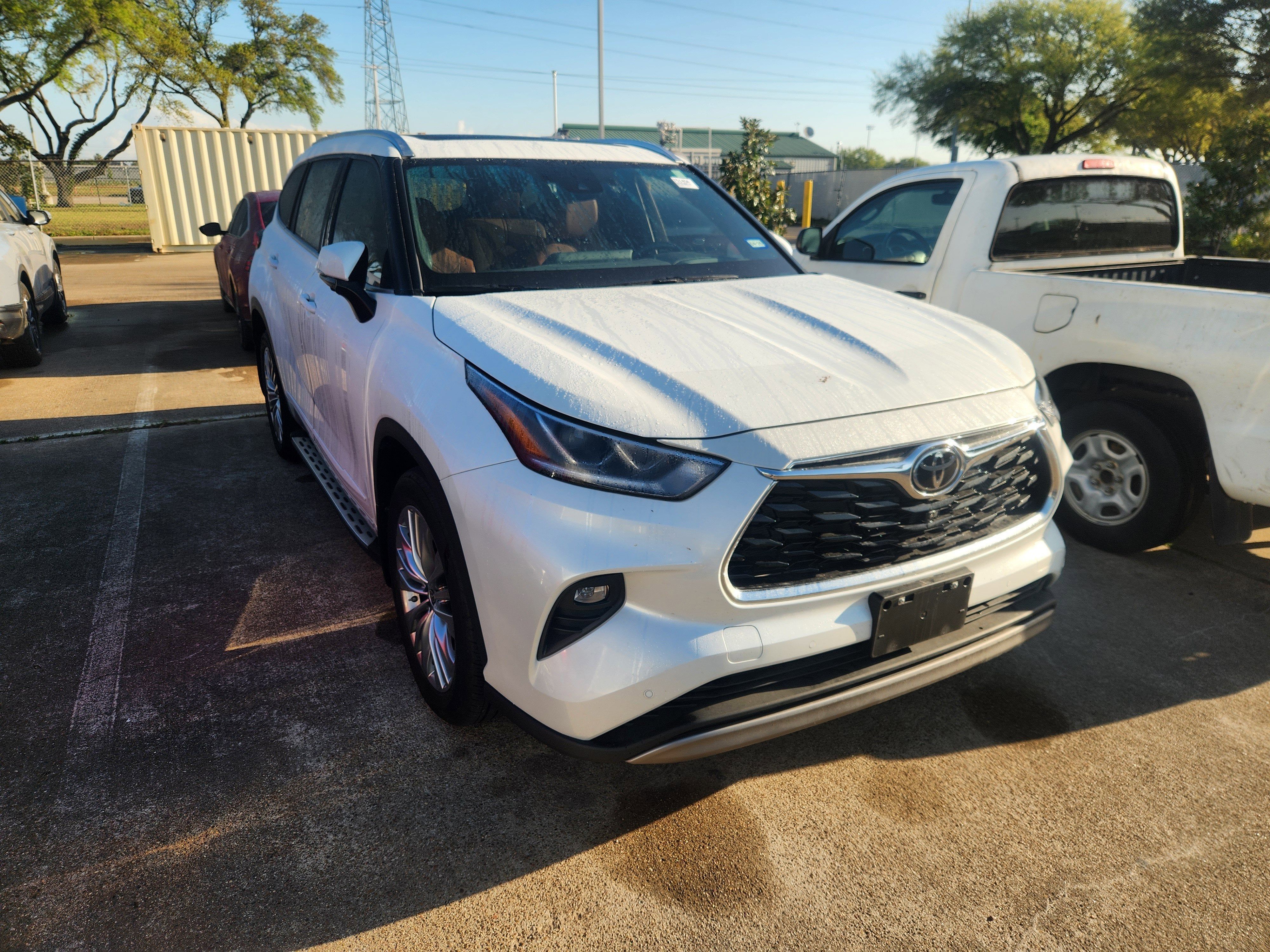 Used 2023 Toyota Highlander