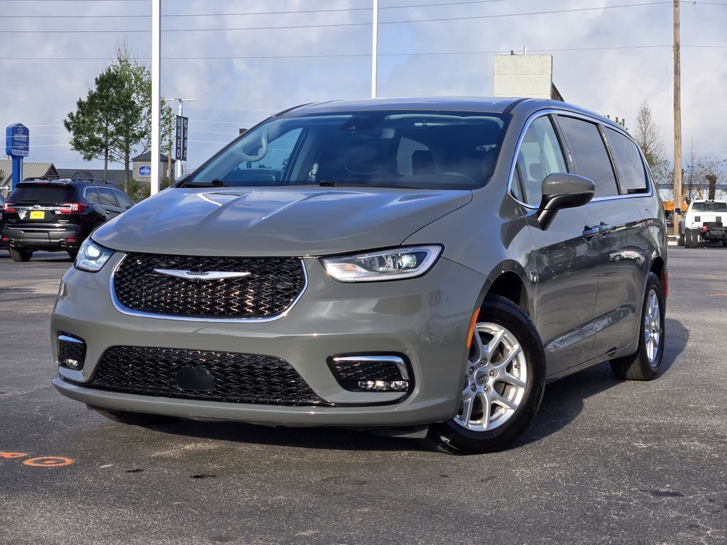 Used 2023 Chrysler Pacifica
