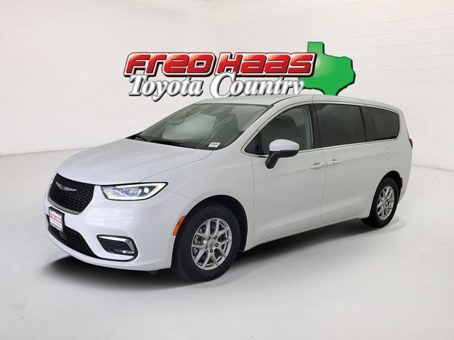 Used 2023 Chrysler Pacifica