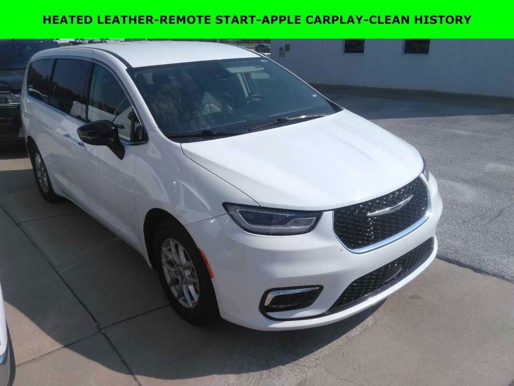 Used 2024 Chrysler Pacifica