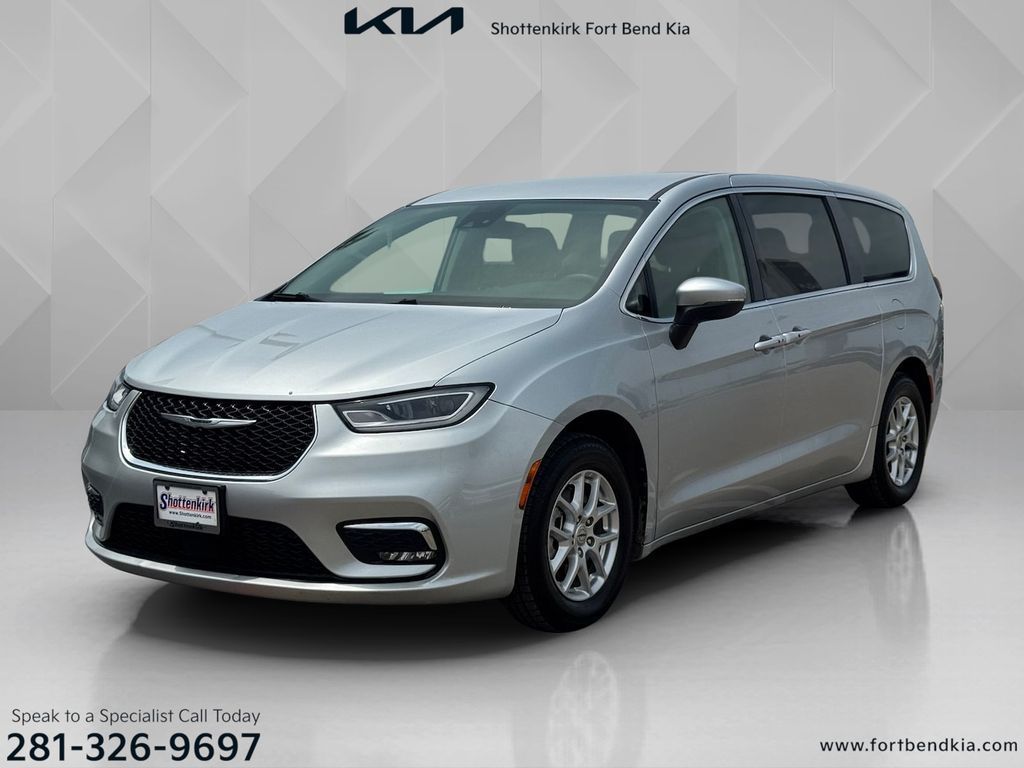Used 2023 Chrysler Pacifica