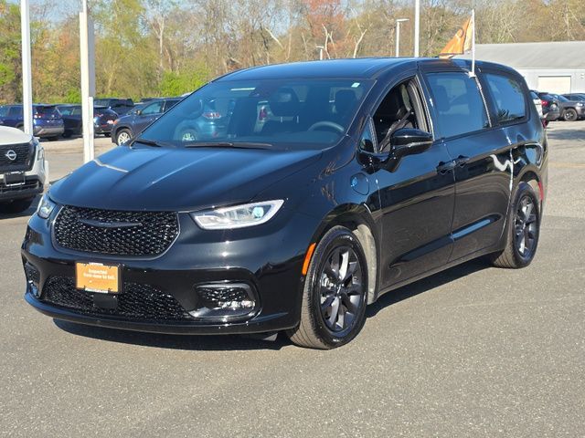Used 2024 Chrysler Pacifica