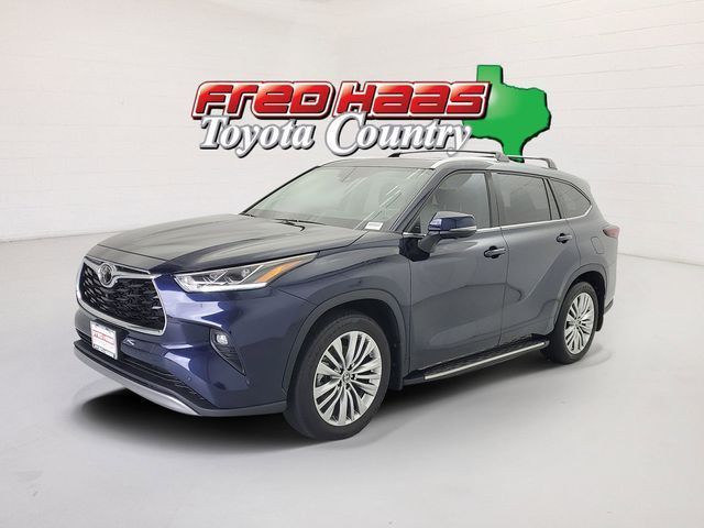 Used 2025 Toyota Highlander