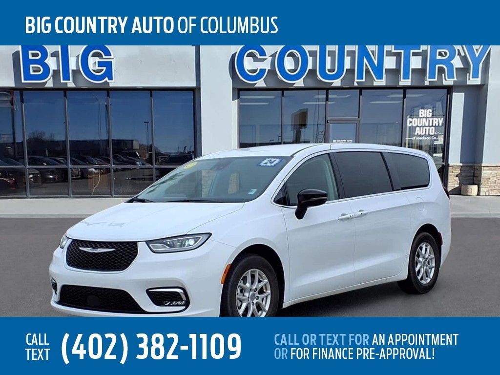 Used 2024 Chrysler Pacifica