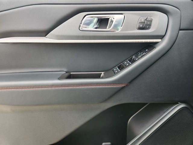 2026 Ford Explorer ST-Line - Photo 18