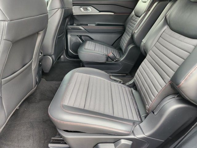 2026 Ford Explorer ST-Line - Photo 23