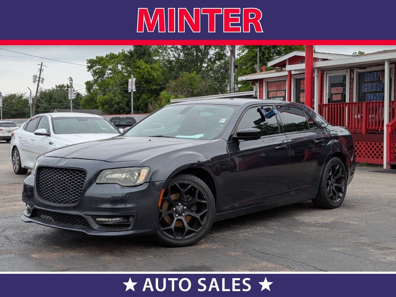 2019 Chrysler 300 Touring's photo