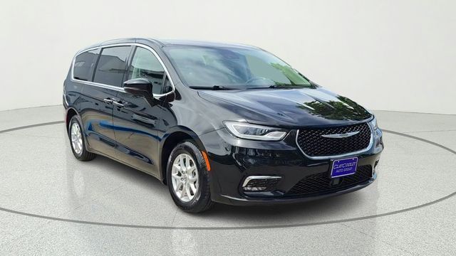 Used 2024 Chrysler Pacifica