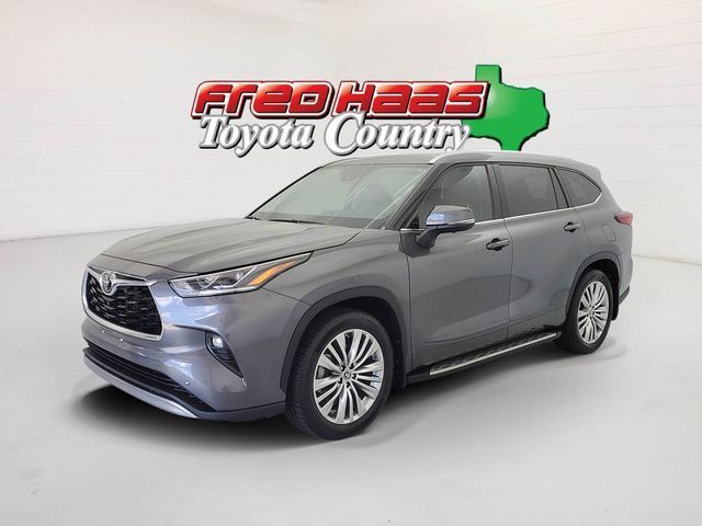 Used 2023 Toyota Highlander