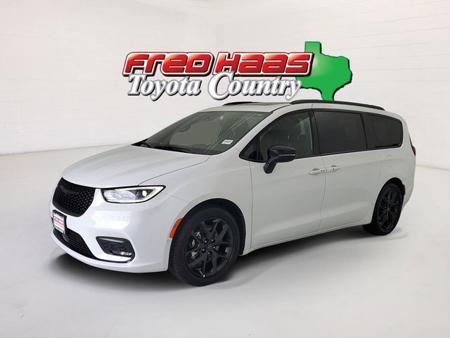 Used 2025 Chrysler Pacifica
