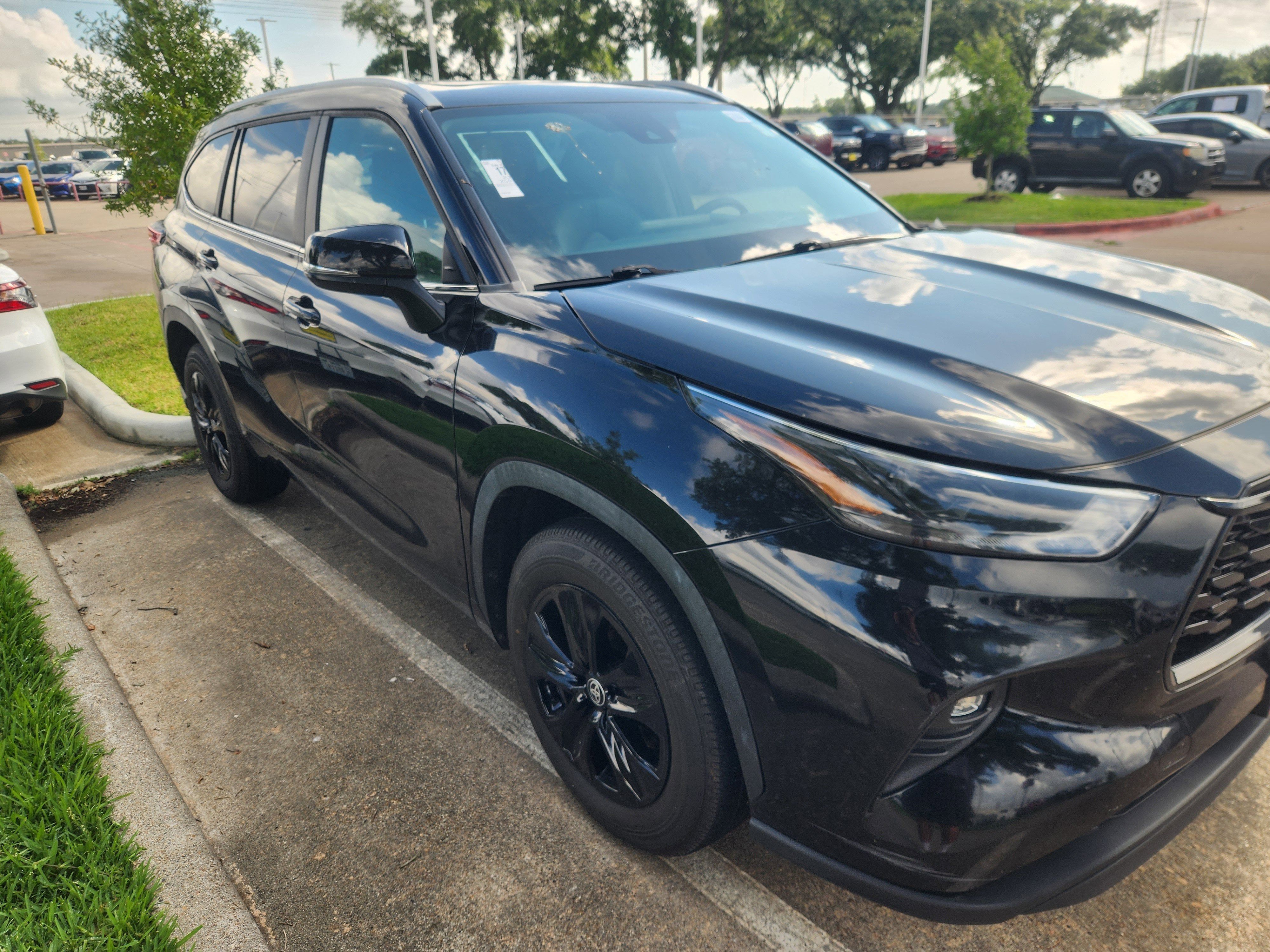 Used 2023 Toyota Highlander
