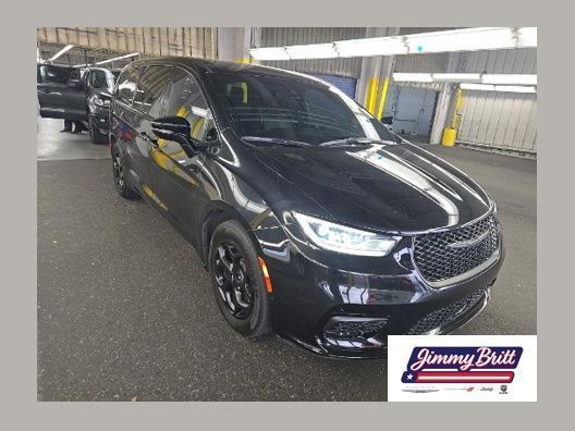 Used 2023 Chrysler Pacifica