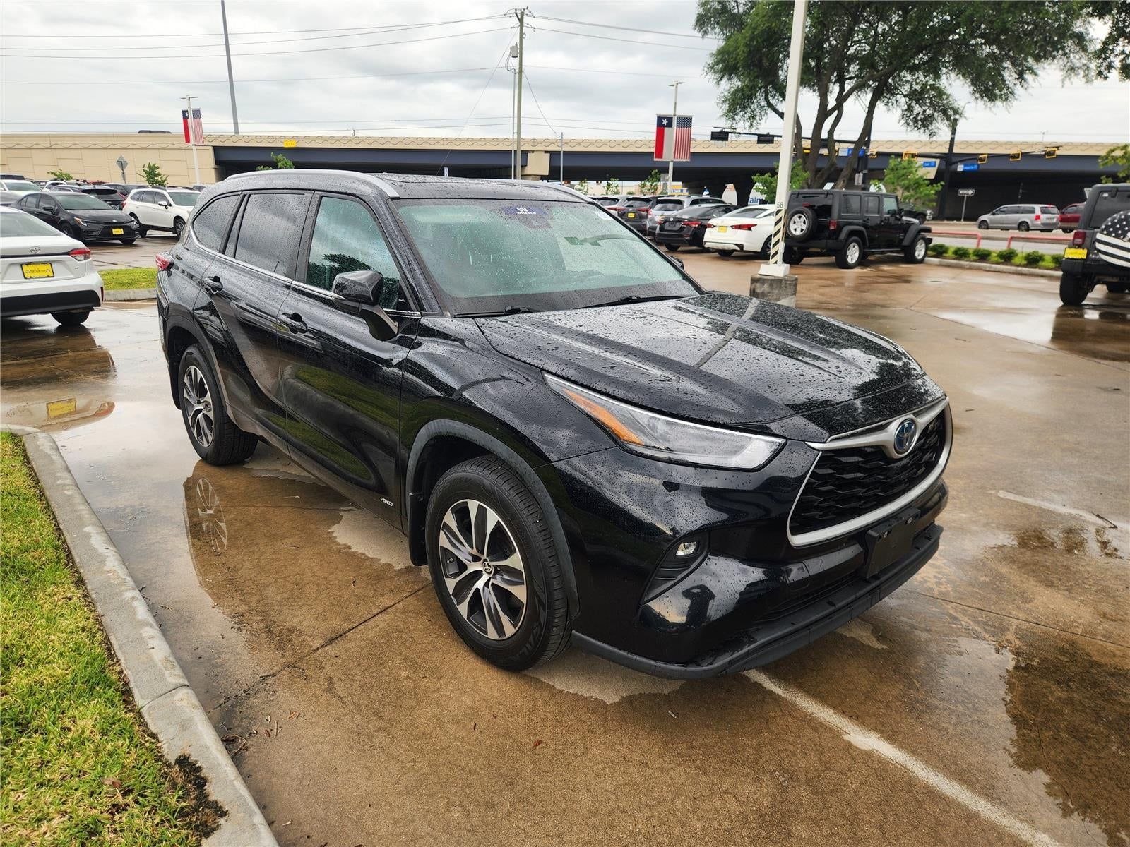Used 2023 Toyota Highlander