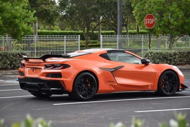 2025 Chevrolet Corvette 2LZ - Photo 3