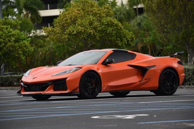 2025 Chevrolet Corvette 2LZ - Photo 2
