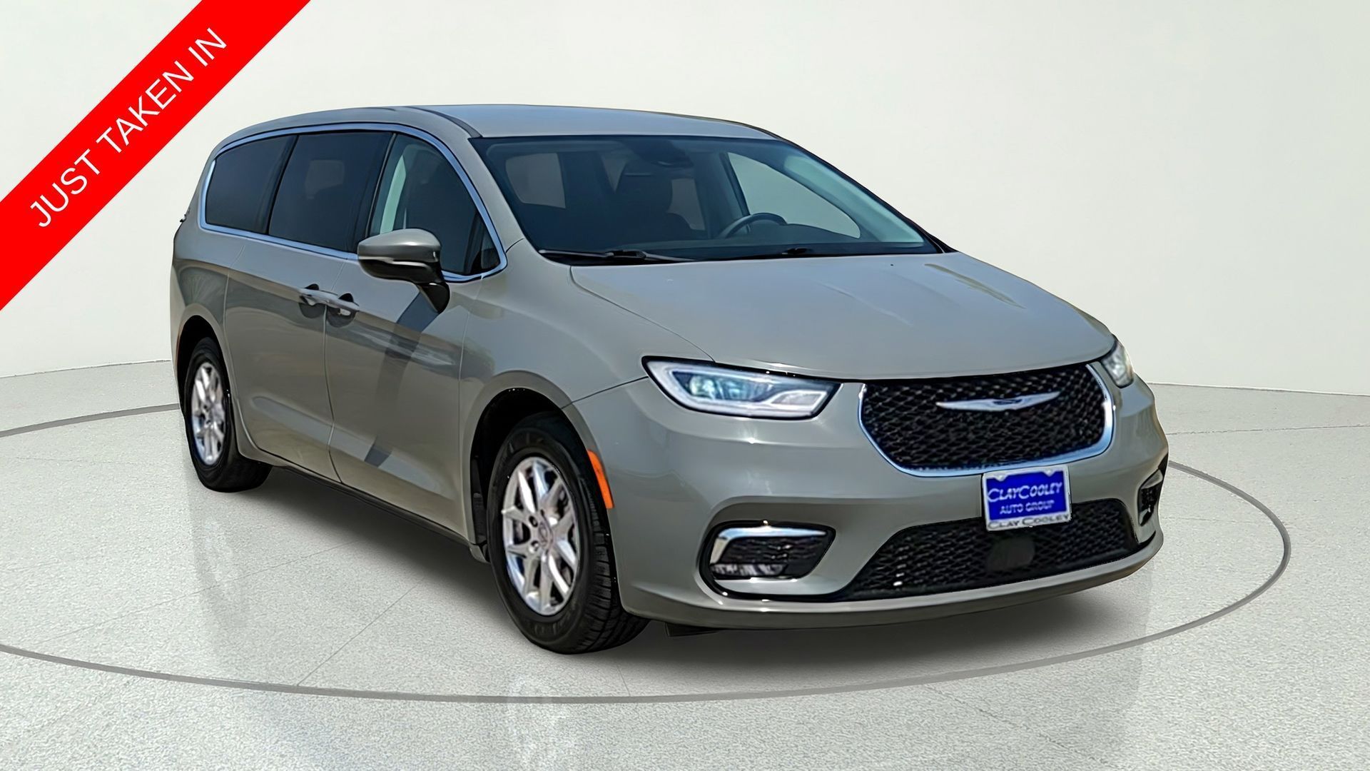 Used 2023 Chrysler Pacifica
