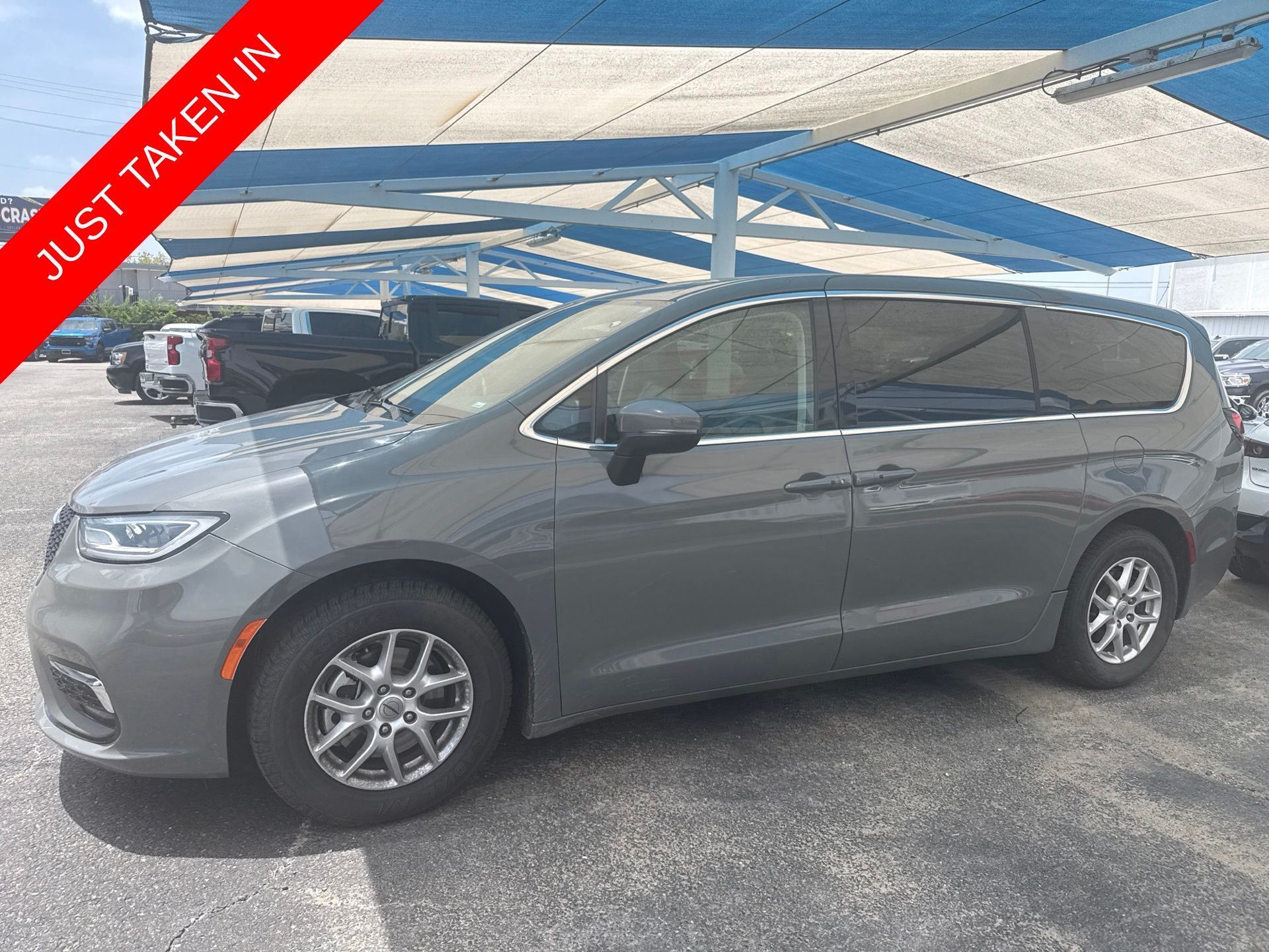 Used 2023 Chrysler Pacifica