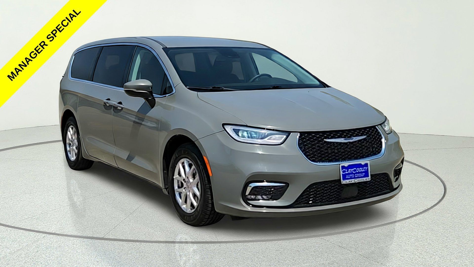 Used 2023 Chrysler Pacifica